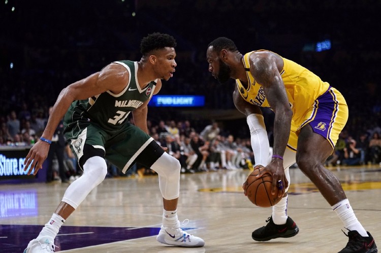 8868体育官网入口-纪录井喷周：老詹纪录终结 KD里程碑 字母放话登顶 哈登得分前十