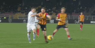 8868体育-【意甲】普利希奇双响，米兰连追3球3比2逆转莱切！