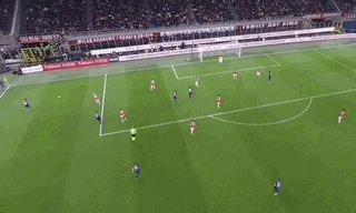 1743640360151046935.gif 米兰德比又见恰神破门滑跪,残阵国米完成战略目标