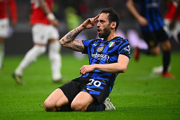 1743639809776023042.jpg 米兰德比又见恰神破门滑跪,残阵国米完成战略目标