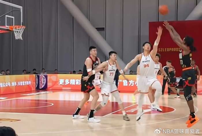 近4战场均轰38分飙中20记三分，深圳小外援史密斯率队连克北京上海|篮板|比赛|男篮|积分榜|CBA_新浪体育_新浪新闻