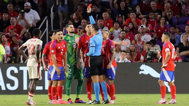 8868体育官网-加拿大肘击逃红牌 智利足协：要求对主裁永久停哨